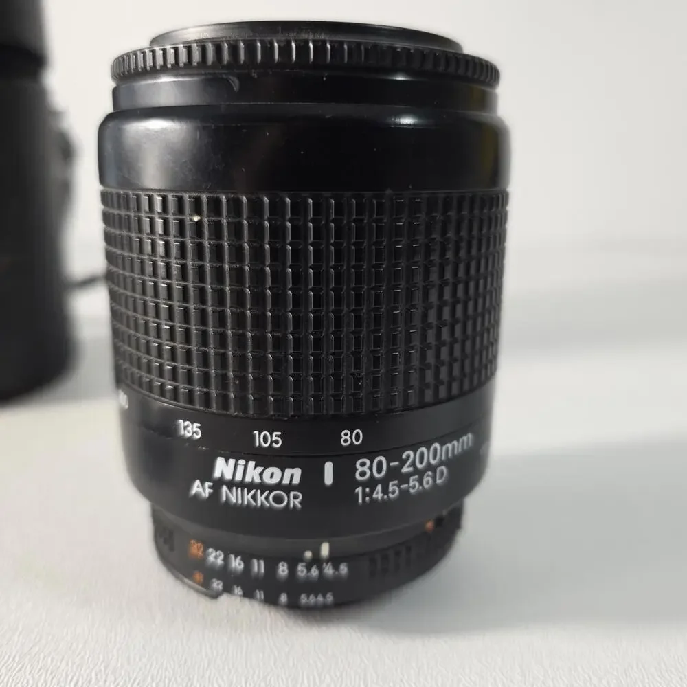 Nikon nikkor lens 80-200mm 1:4.5-5.6D AF With Case